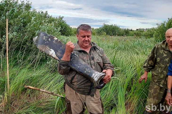 В Столинском районе из болота вытащили советский Ил-4 с человеческими останками
