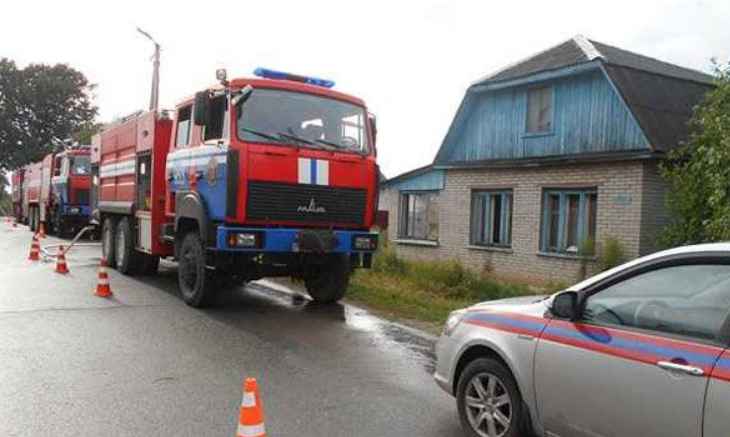 В Орше из горящего дома вынесли мужчину и женщину