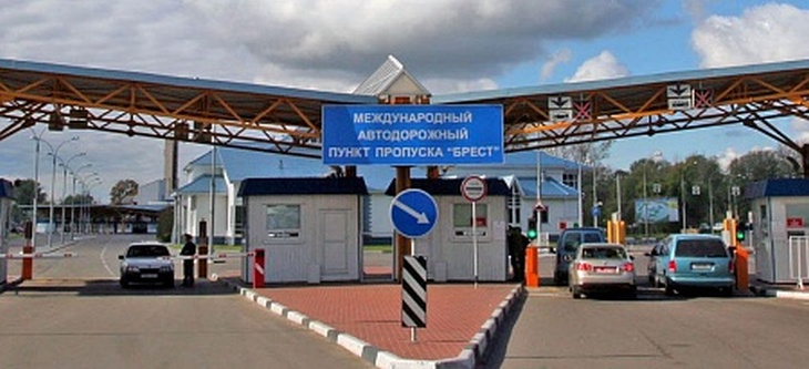 Белорусские таможенники каждый час оформляют около 250 грузовиков и 670 легковушек Белорусские таможенники каждый час оформляют около 250 грузовиков и 670 легковушек