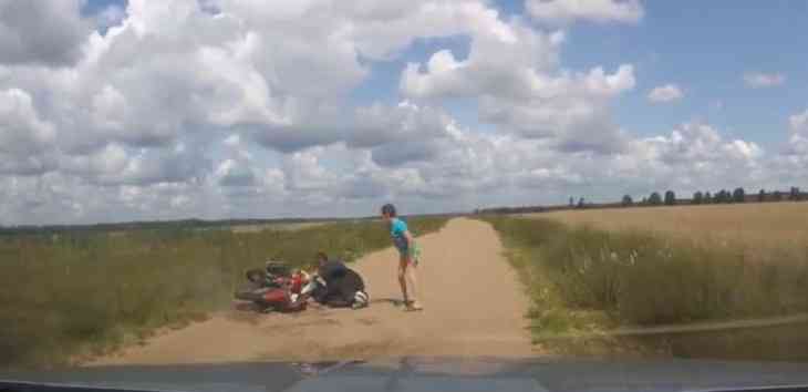 Под Гомелем пьяный отец-бесправник на мотоцикле с детьми удирал от ГАИ