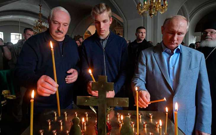 Путин и Лукашенко появились на Валааме в одинаковой обуви