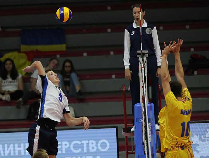 Белорусские волейболисты победили Румынию на ЧЕ в Болгарии