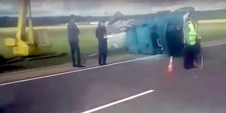 В Мостовском районе Mazda вылетела на встречку и снесла грузовик