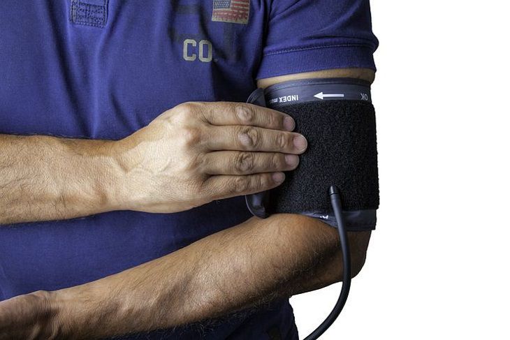 Как давление влияет на риски инфаркта и инсульта: рассказали эксперты