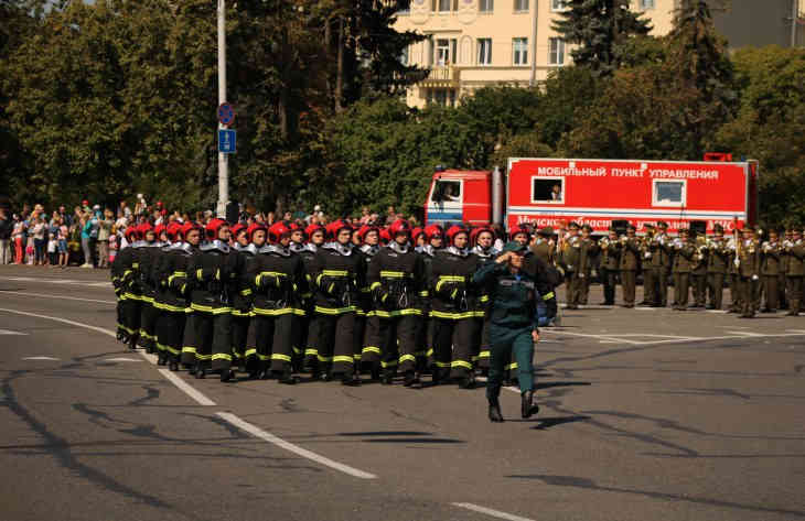Спасатели устроили красивый праздник в Минске. Посмотрите, как это было