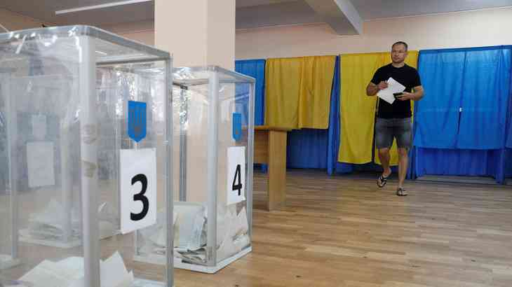 На выборах новой Рады в Украине МВД фиксирует сотни нарушений 