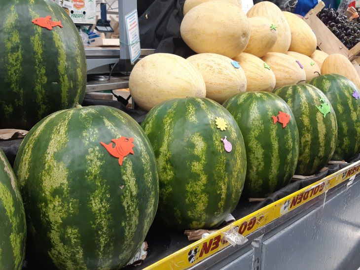 Малина от 2,5 рублей, лисички от 13 рублей. Вкусный фотоотчет с Комаровского рынка 