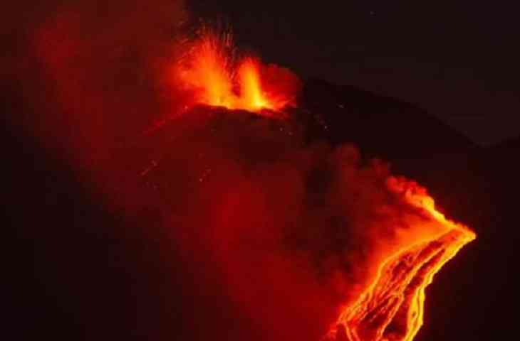 Адская ночь: на Сицилии бушевал вулкан Этна 