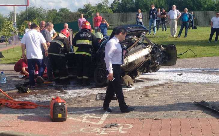 В Минске BMW влетел в «Пежо» на перекрестке: один из водителей в больнице