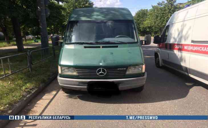 В Барановичах микроавтобус насмерть сбил девочку В Барановичах микроавтобус насмерть сбил девочку