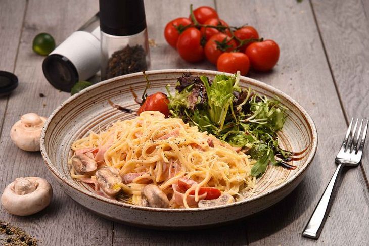 Быстрый рецепт популярной итальянской пасты с грибами и шпинатом