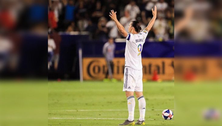 Удар локтем. Футболист Ибрагимович проломил череп сопернику Удар локтем. Футболист Ибрагимович проломил череп сопернику