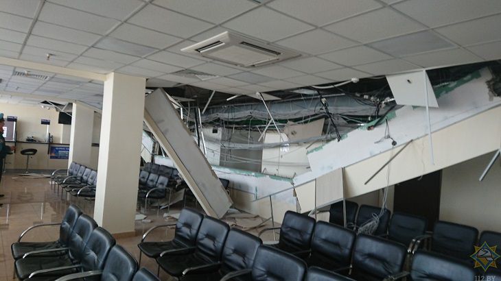 ЧП в Минске: потолок обрушился в визовом центре Литвы 