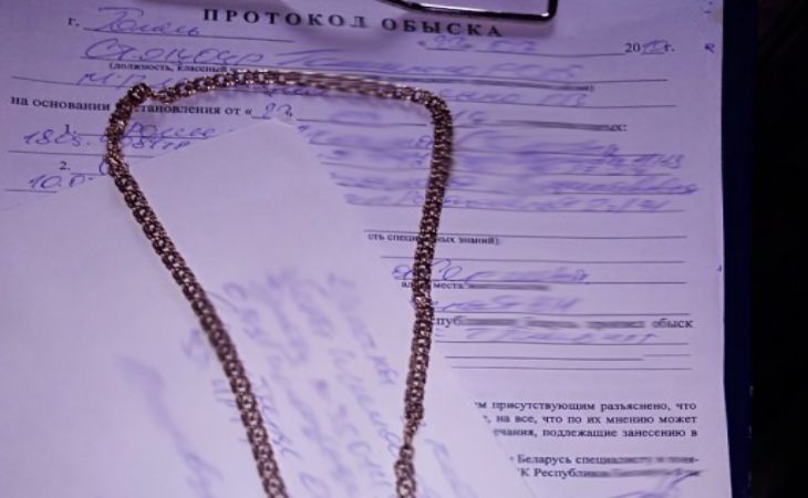 В Гомеле 22-летняя девушка обокрала любовника во время свидания на заправке