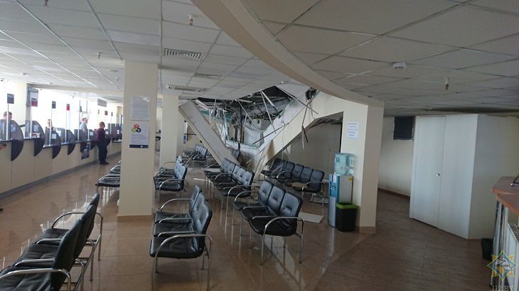 ЧП в Минске: потолок обрушился в визовом центре Литвы 
