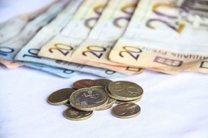 Белстат сообщил, что в июне средняя зарплата белорусов выросла до 1 080 рублей