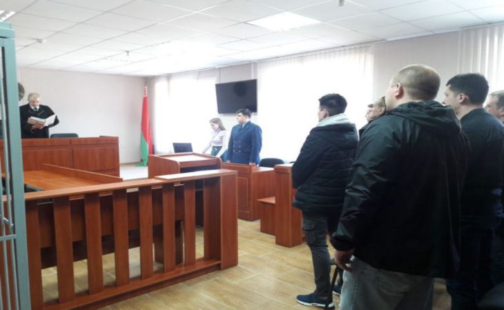 «Плюнула в лицо и ударила кулаком в нос»: В Минске вынесли приговор девушке за нападение на таксиста и милиционера