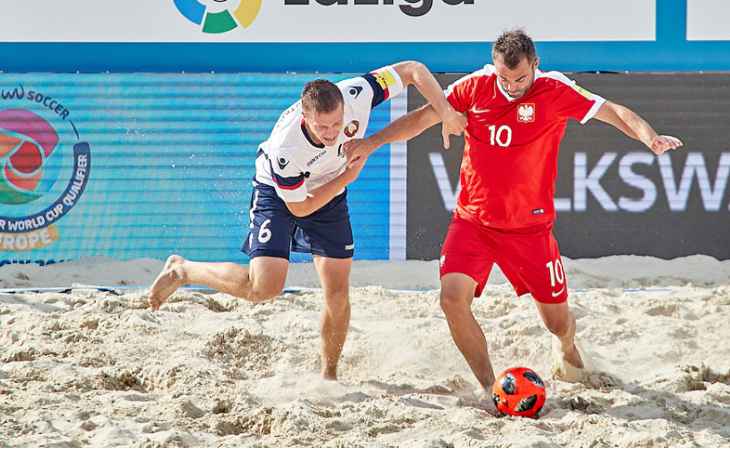 Сборная Беларуси по пляжному футболу проиграла Польше в квалификации ЧМ