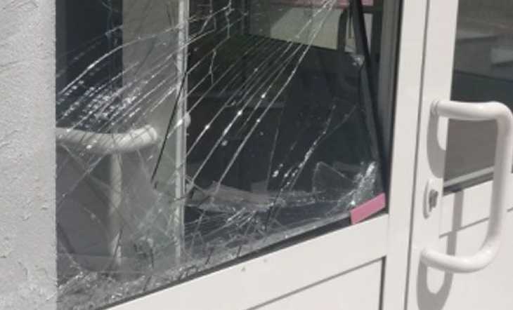 Стало известно, почему минчанин «пошел врукопашную» на дверь райотдела милиции