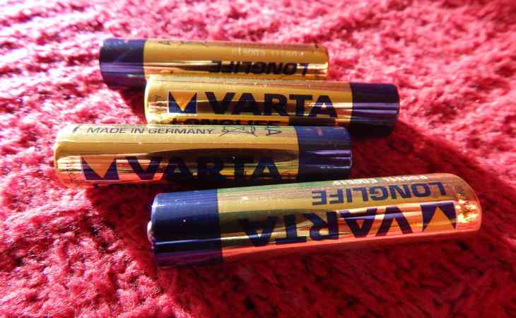 Ребенок два месяца ходил с батарейкой в животе, пока врачи лечили его от рвоты