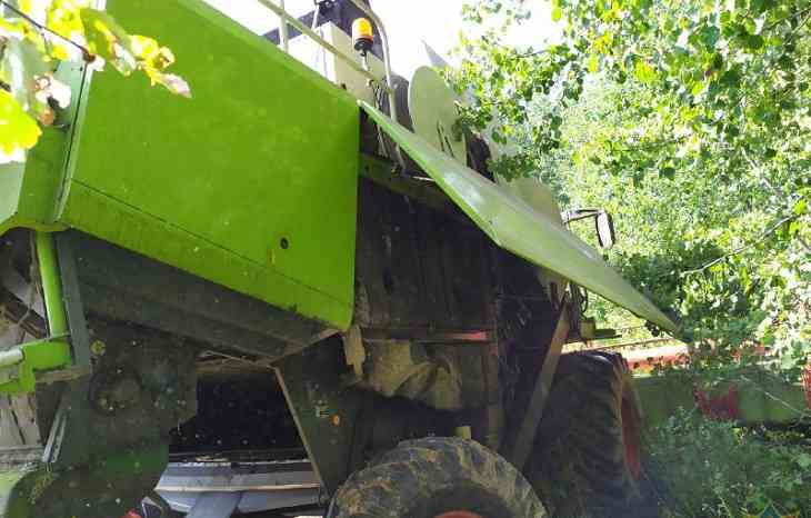 В битве за урожай под Минском загорелся комбайн 