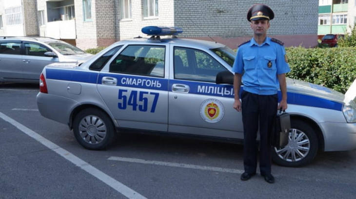 В Сморгонском районе участковый вынес из пожара 28-летнего парня