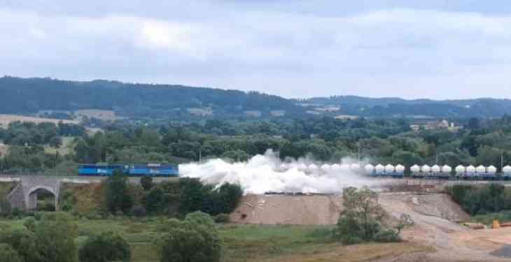 Мужчина случайно снял крушение поезда: запись попала в Сеть  