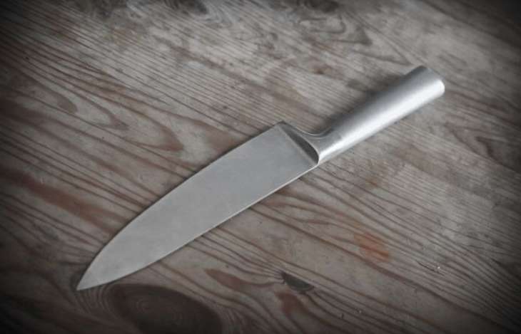 В Барановичах женщина ударила ножом в грудь родного брата В Барановичах женщина ударила ножом в грудь родного брата