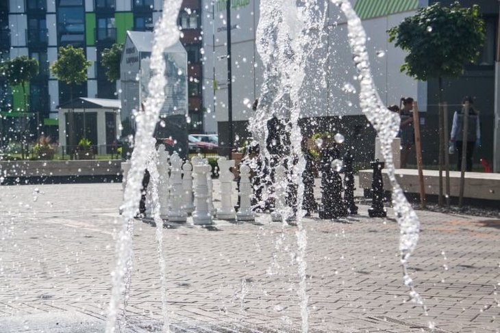 В столичном парке у фонтана прорвало трубопровод