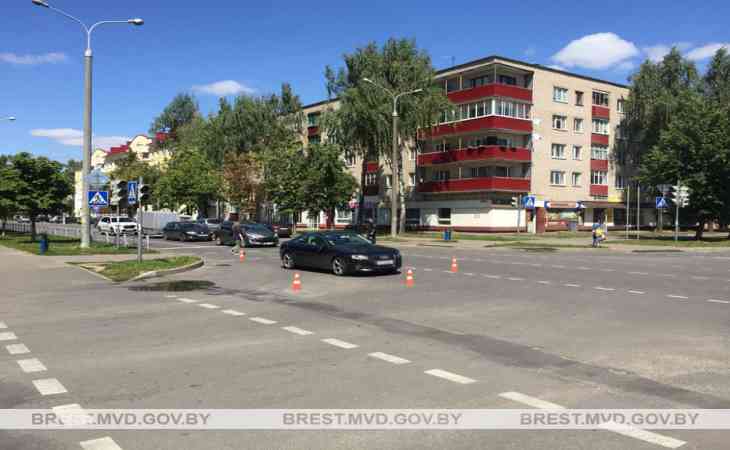 В Барановичах пешеход перебегал дорогу на красный и попал под авто В Барановичах пешеход перебегал дорогу на красный и попал под авто