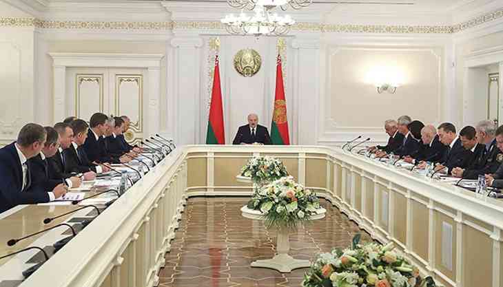 Лукашенко собрал совещание по экономике с участием силовиков