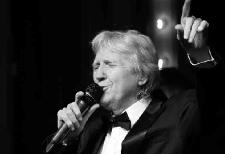 Певец Джо Лонгфорн скончался на руках у мужа Певец Джо Лонгфорн скончался на руках у мужа