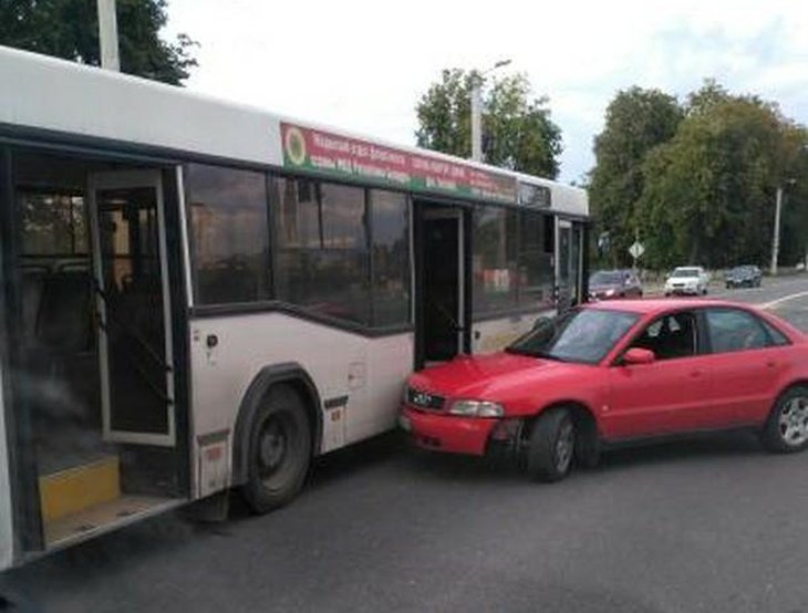В Жодино «Ауди» протаранила рейсовый автобус