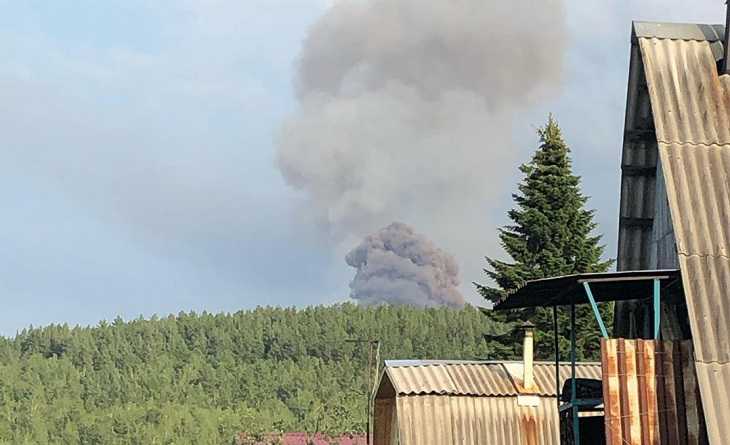 Пожар и взрывы на складе боеприпасов в Красноярском крае: восемь пострадавших