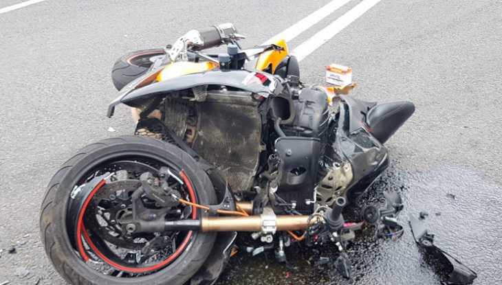 В Гомеле мотоциклист попал в больницу после столкновения с машиной, которая выезжала с заправки