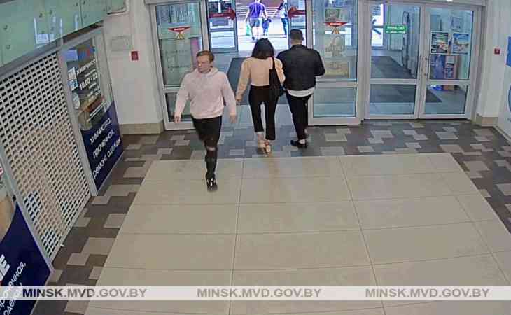 В Минске молодой парень похитил 700 рублей из кофейных аппаратов. Его разыскивают