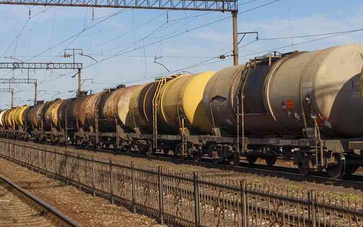 Очередное ЧП на железной дороге: в Орше из цистерны протекал бензин