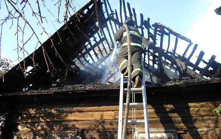 В Бобруйском районе сгорел дом, в котором стоял гроб с покойником