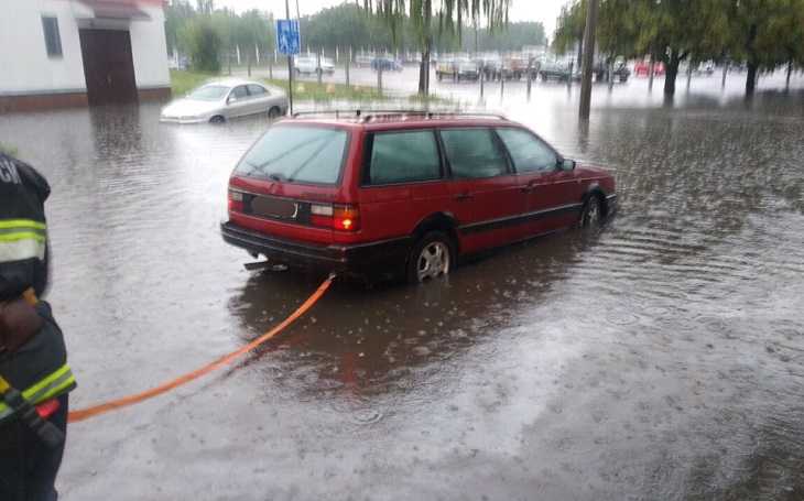 В Минске из-за ливня затопило некоторые улицы. Куда сейчас лучше не ездить