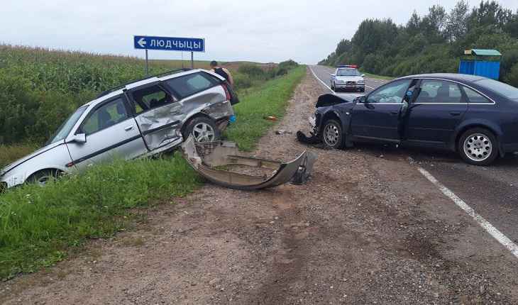 В Лепельском районе при столкновении легковушек пострадали три человека