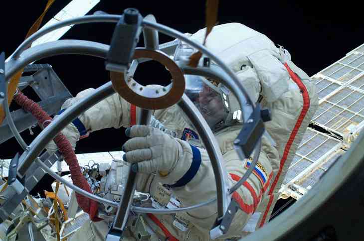 Пока вы спали. Названы зарплаты космонавтов Пока вы спали. Названы зарплаты космонавтов