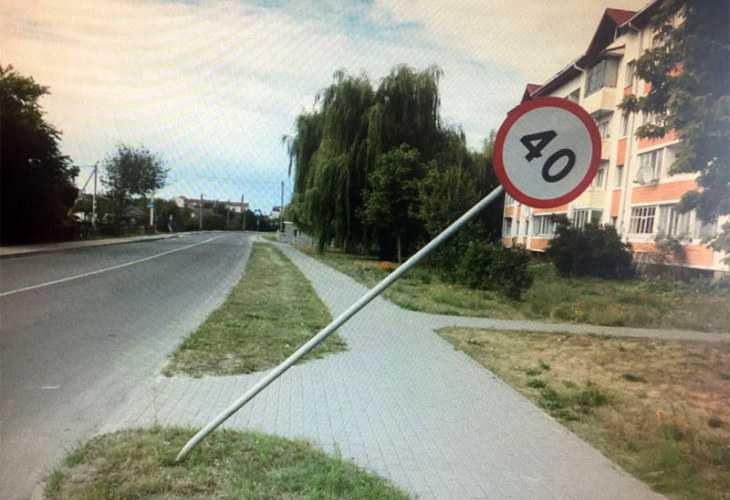 В Малорите пьяные «богатыри» повредили семь дорожных знаков