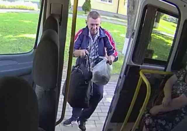 В Логойске мужчина вышел из маршрутки с чужим рюкзаком. Его разыскивают