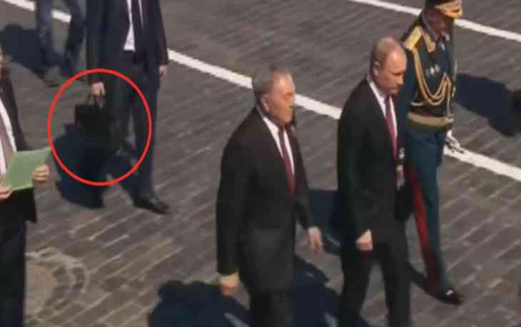 Что носит в чемоданчиках охрана президента страны Что носит в чемоданчиках охрана президента страны