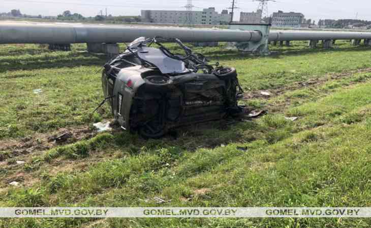 Серьёзное ДТП под Гомелем: водитель уснул за рулем и врезался в грузовик