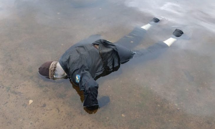 Мужчину, тело которого с привязанными гантелью и сковородой нашли в Двине, опознала родственница