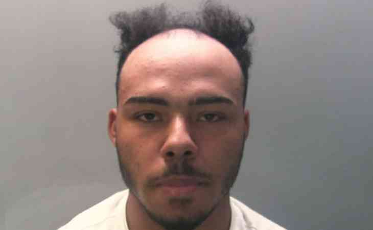 Фотография прически парня стала вирусной в интернете. Полиции пришлось его защищать