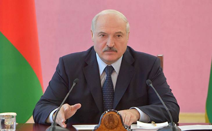 Одни перемещаются на современных автомобилях, а другие с воды на хлеб перебиваются – Лукашенко о зарплате в Могилевской области