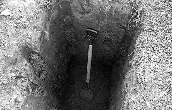 Дзержинском районе парня закопали по шею и «выбивали» несуществующий долг