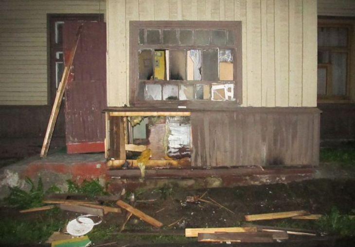 В Заславле мужчина поджег дом должника и два дня прятался в гараже В Заславле мужчина поджег дом должника и два дня прятался в гараж